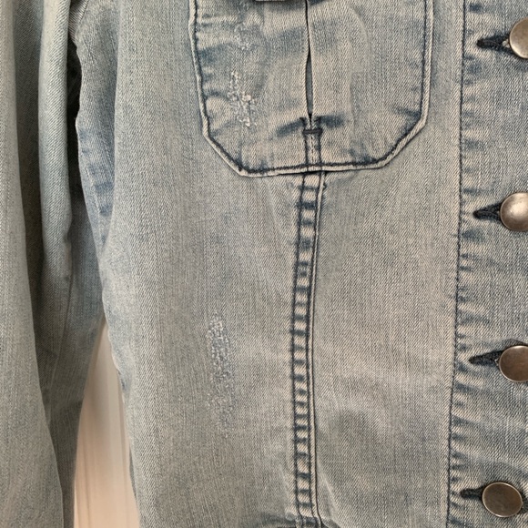 Kut from the Kloth Women’s Distressed Classic Denim Jacket Light Wash Size Small - Picture 9 of 15